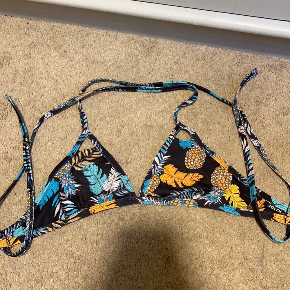 Jolyn bikini top!